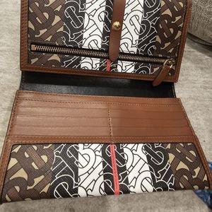 Burberry TB wallet